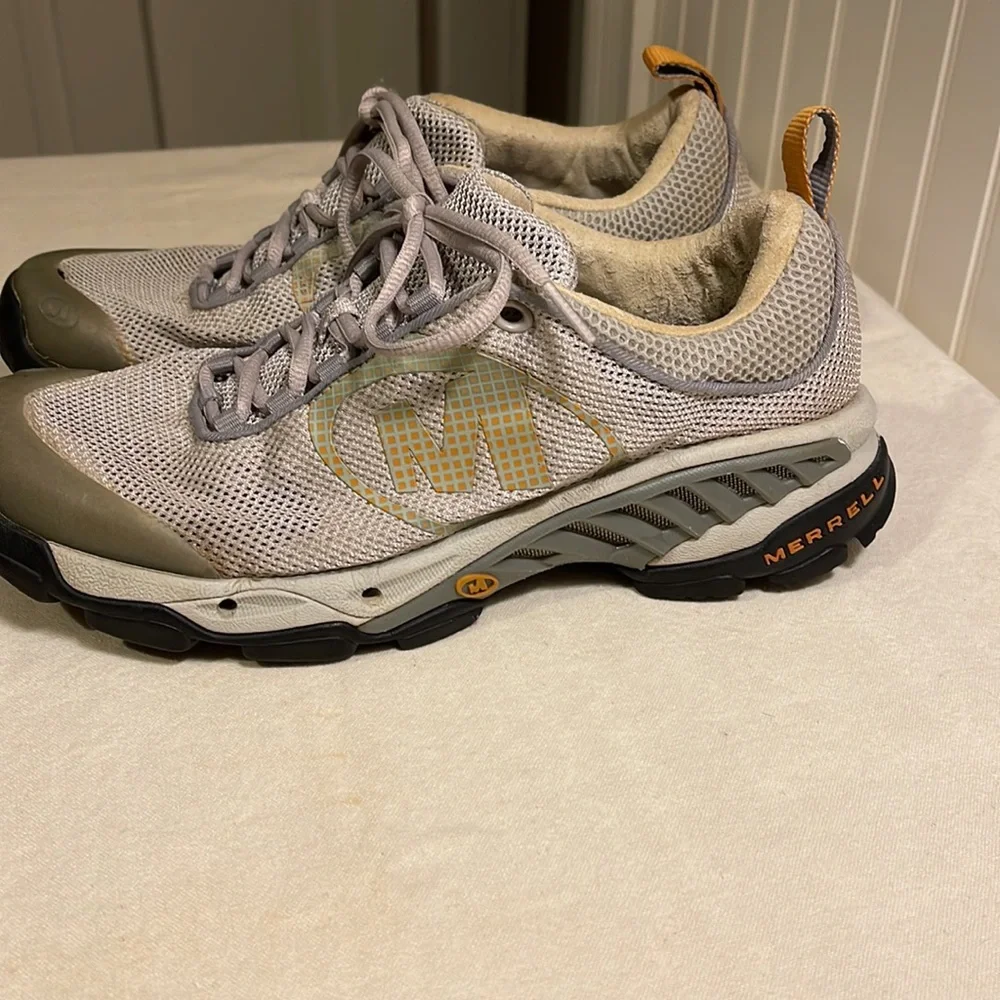 Merrill Helium Ventilator Taupe Performance Footwear. - Picture 2 of 12
